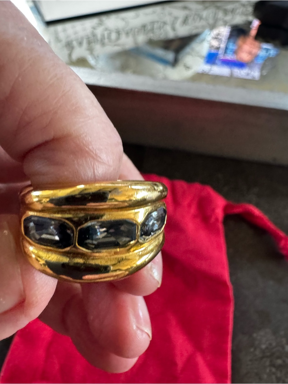 UNO de 50 Gold-Tone Ring with Dark Gray Stones